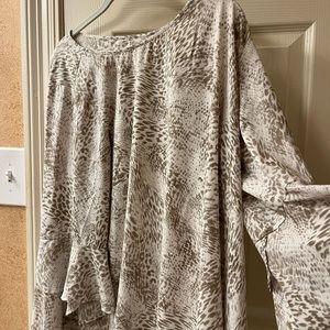 Three tops stretch fabric Bell sleeve